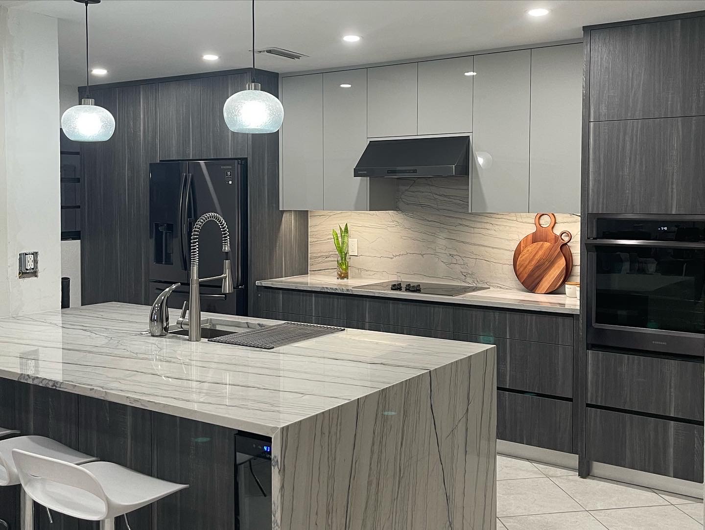 F518305C-507B-4367-B998-75A64100FF00